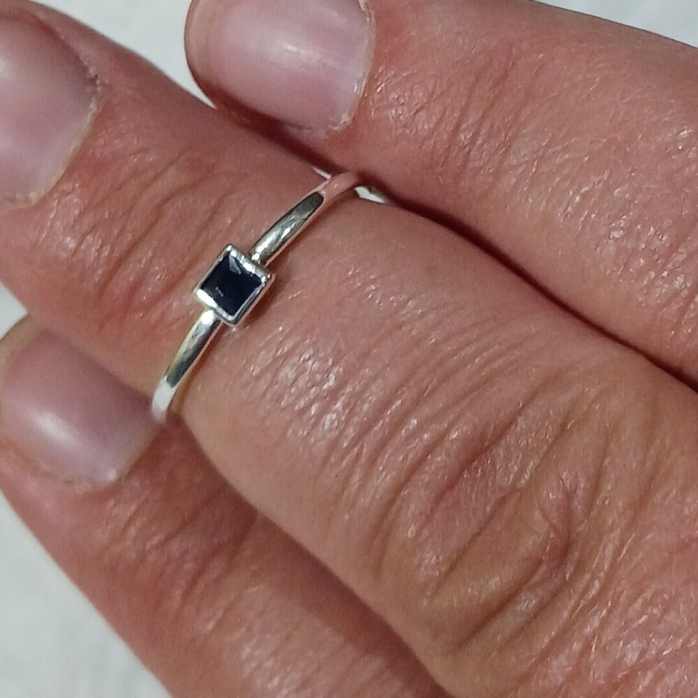 NWOT Dainty Stackable Sterling Silver Cube Blue Sapphire Ring Size 8 - Picture 8 of 16